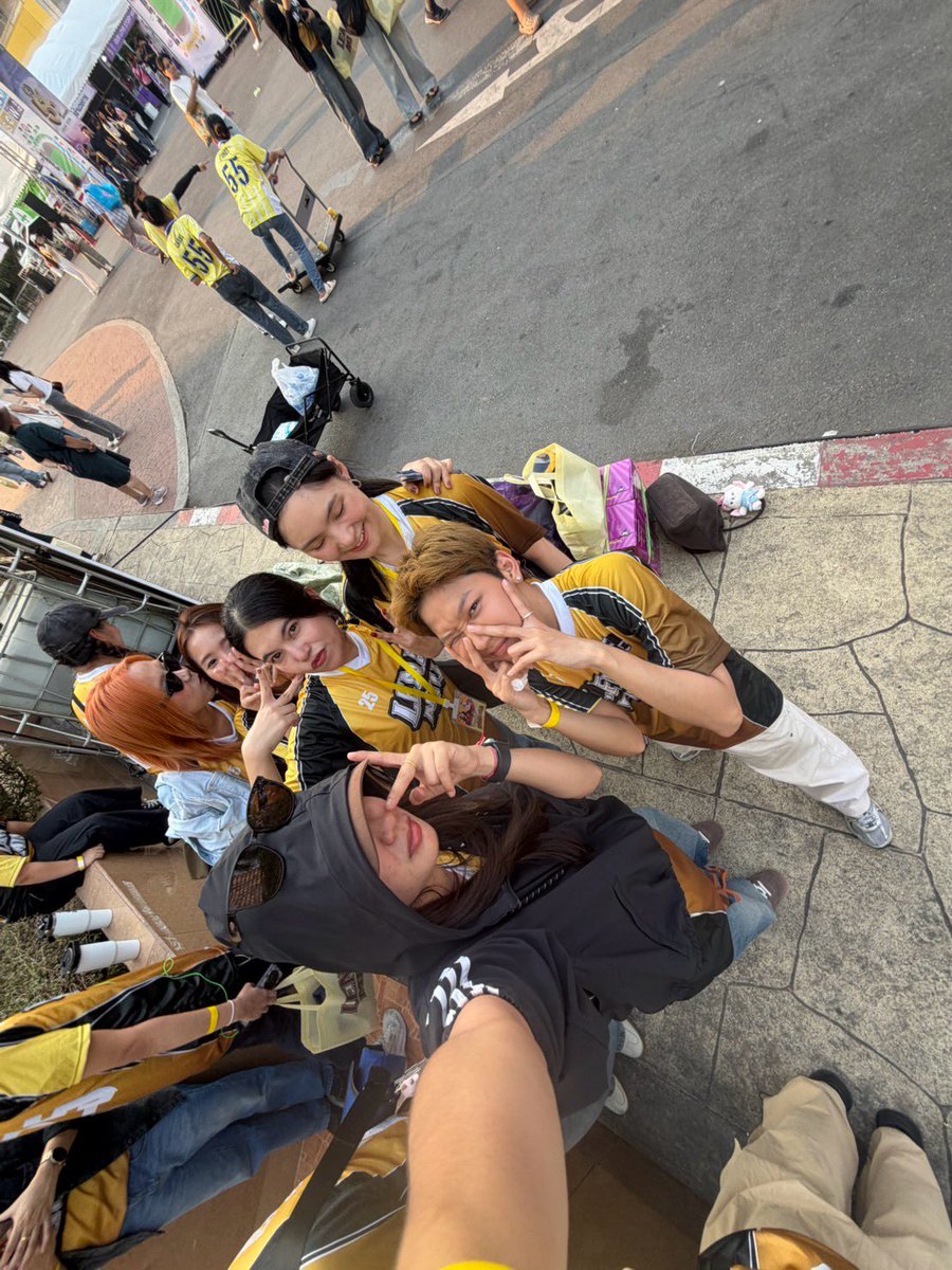 วว ° tweet media