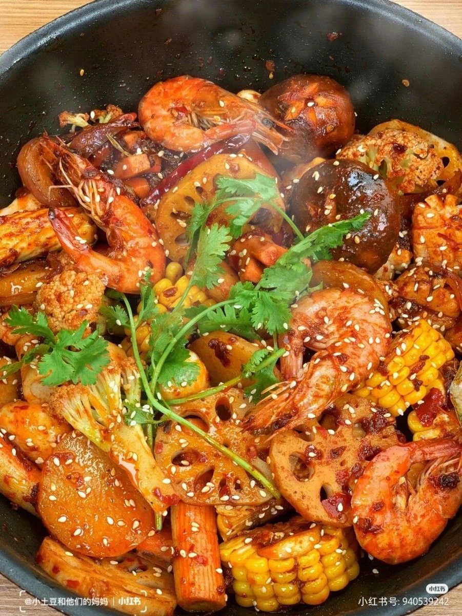 Focus on SANTA Myanmar 🇲🇲 tweet media