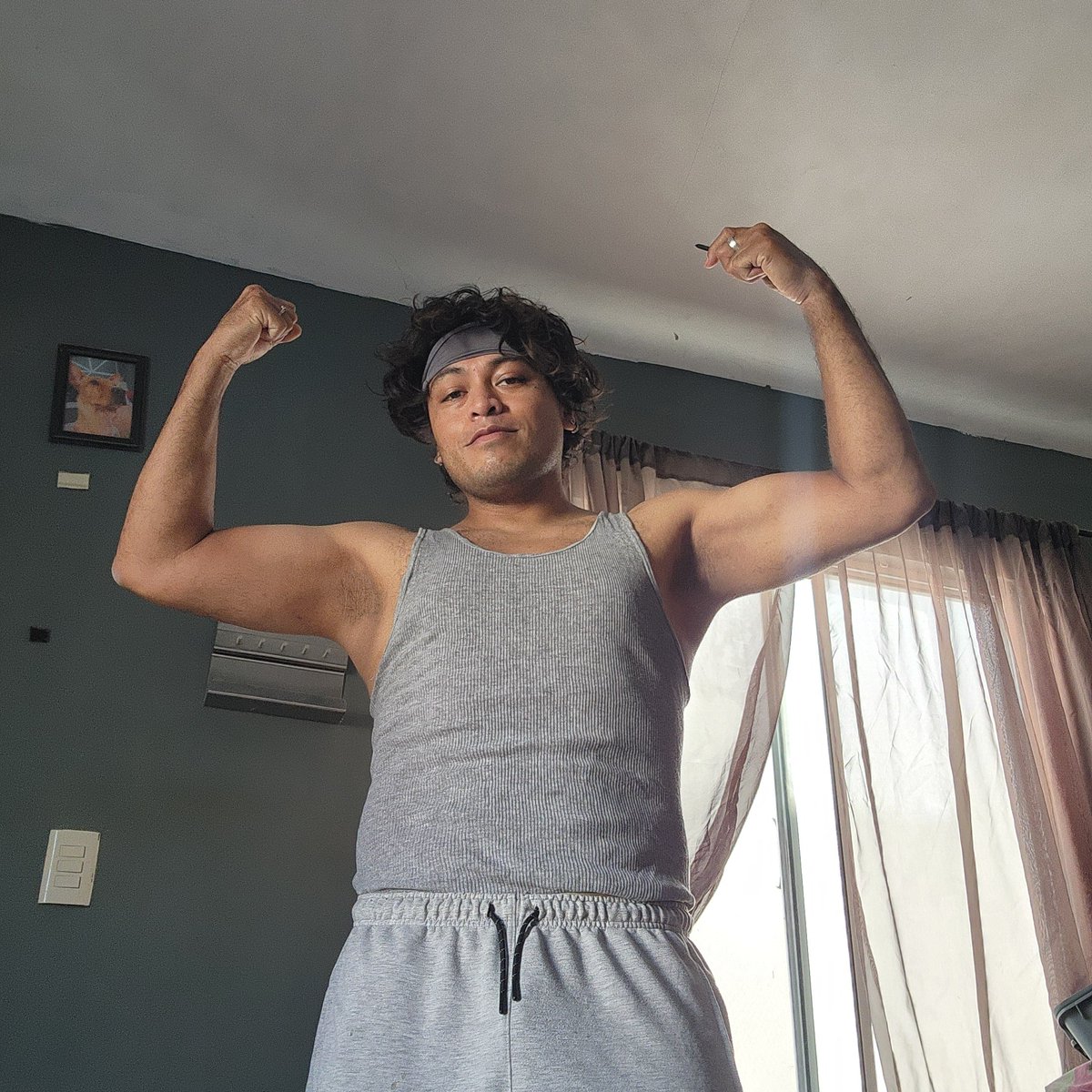 el chico del lunar en el nepe tweet media