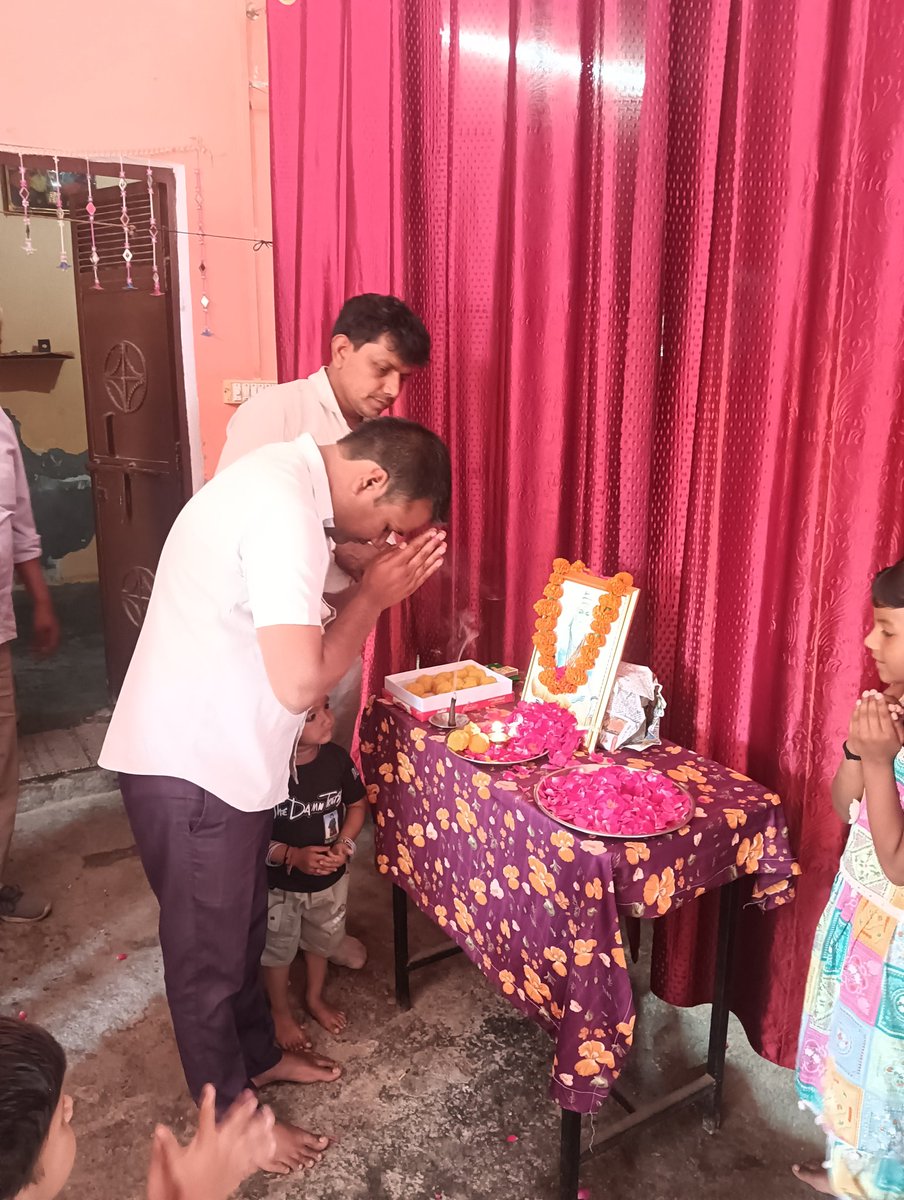 SachinK7495's tweet photo. आप सभी को सप्तर्षियों में एक महर्षि कश्यप जी की पावन जयंती पर हार्दिक बधाई एवं शुभकामनाएं!
महर्षि कश्यप जी की जयंती का यह पावन अवसर हमें हमारी महान संस्कृति और गौरवशाली परंपरा की याद दिलाता है।
महर्षि कश्यप जी से प्रदेशवासियों के सुख, शांति एवं समृद्धि हेतु मंगलकामना करता हूं। https://t.co/iYK6sLHtLd
