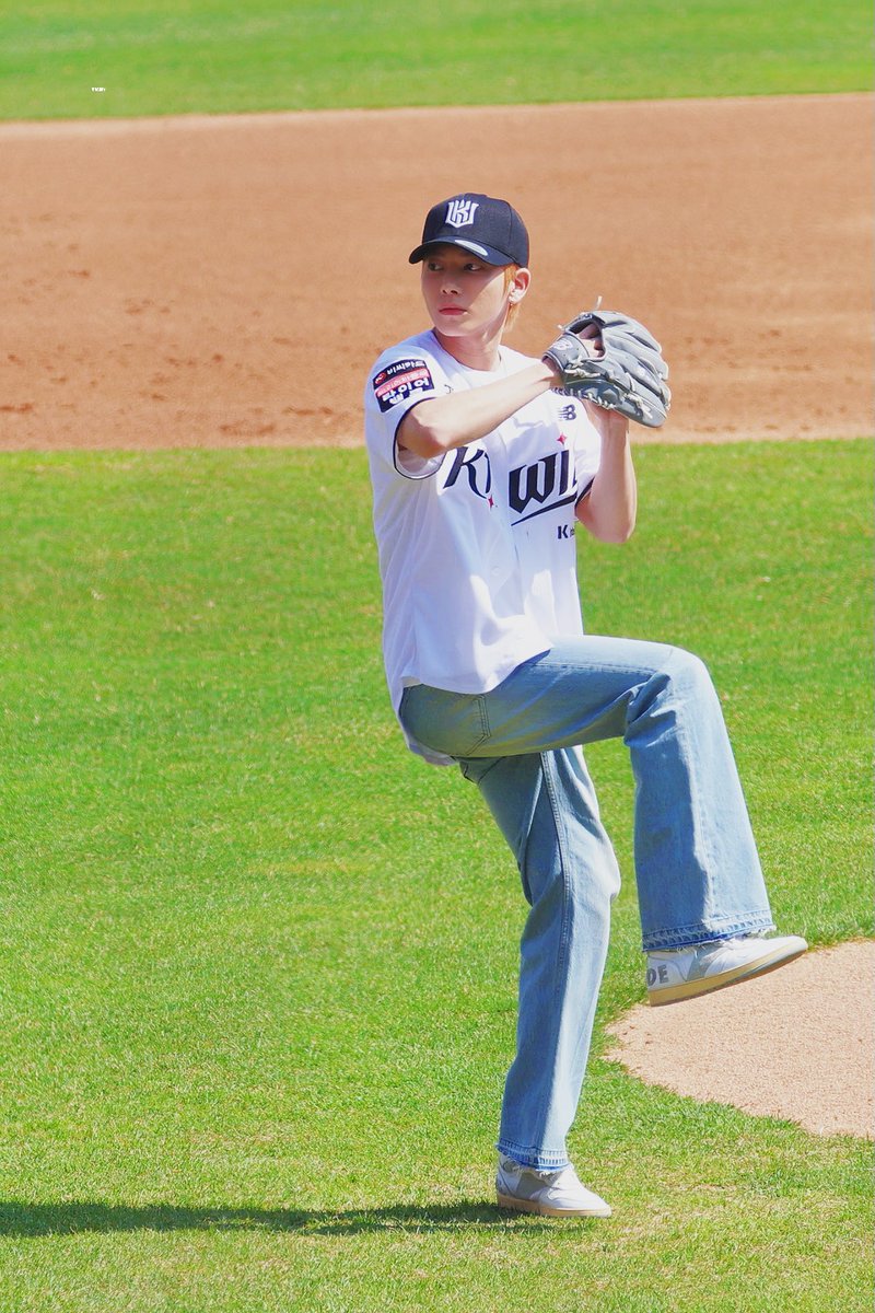 ᴛʜᴍ: tweet media