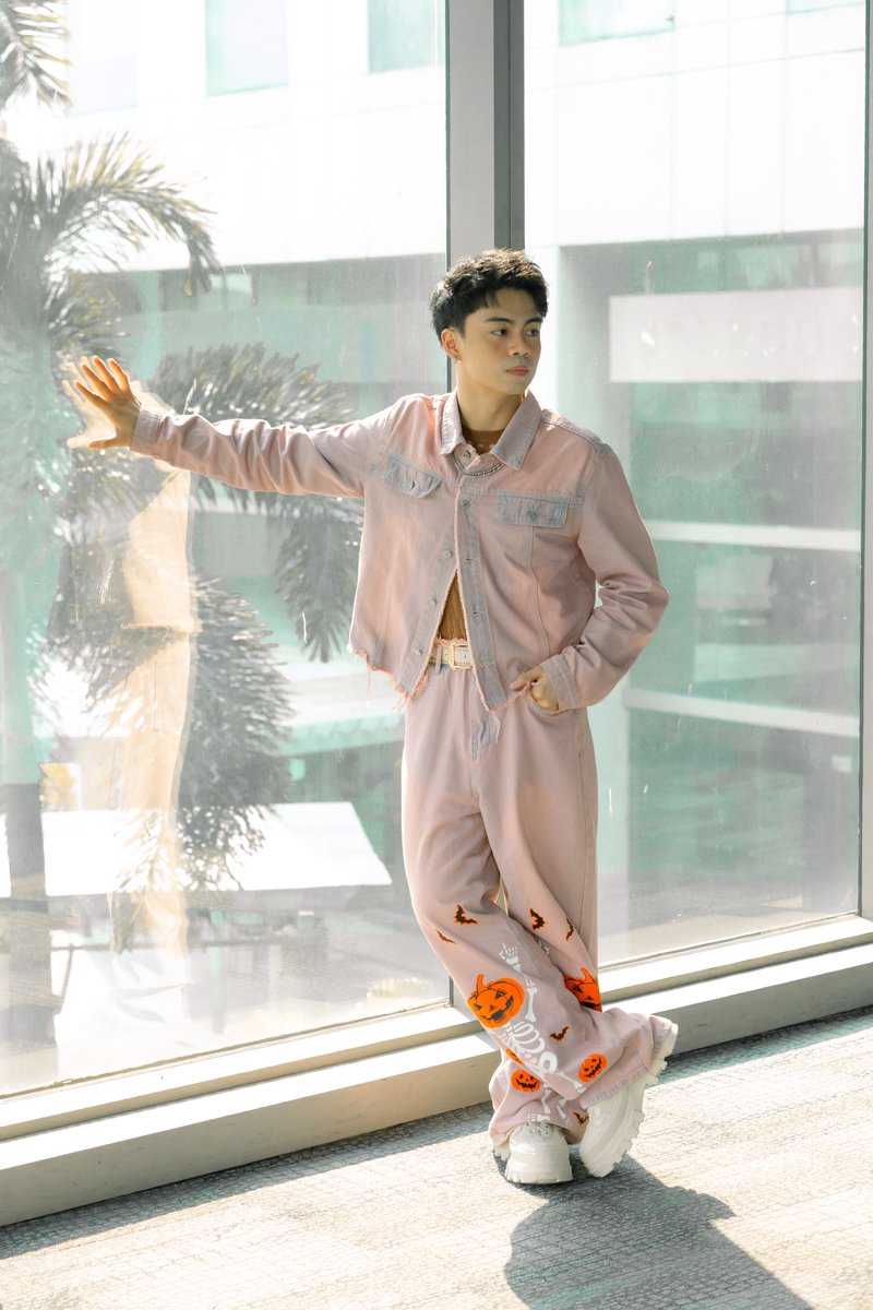 wriveph's tweet image. ➤ #WRIVE: &amp;lt;solo @wrive_asi &amp;gt;
“Panaginip Na Lang” LIVE on #ASAP🏹😴

📸 @yancaringal_

Watch #WRIVE_VLOG #1 on @wriveph YT!
🔗: youtu.be/AeeuyDEszkQ

#ABSCBN #StarMagic #StarMusicPH
#ASAPBrightSide @asapofficial