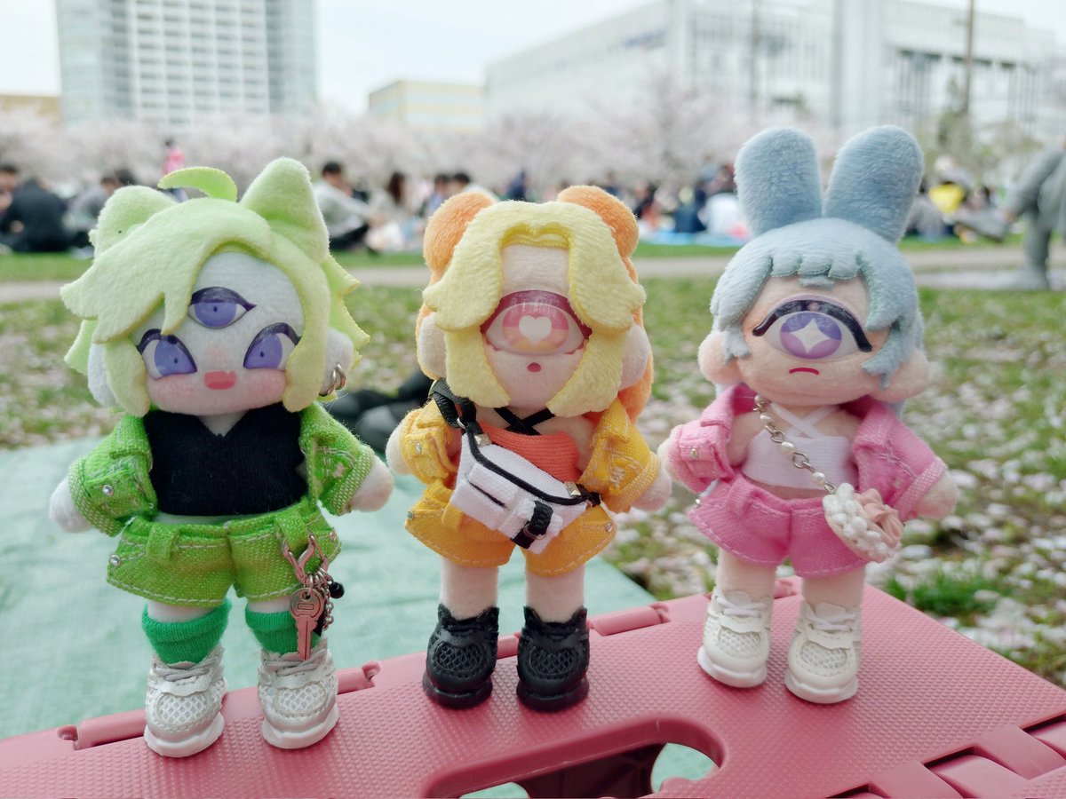 お花見なのだ🌸🍺

#ぷにみお #単眼 #多眼