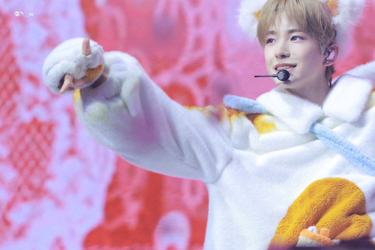 Yu_wine07's tweet photo. 세상에서 가장 멋진 고양이🐈
생일 축하해✨

#반짝반짝_유우시_생일축하해
#にゃんにゃん_ユウシの_にゃんじょーび
#Twinkle22StarsYUSHI
#유우시 #YUSHI #ユウシ #NCTWISH https://t.co/ZWILA3ZMGb