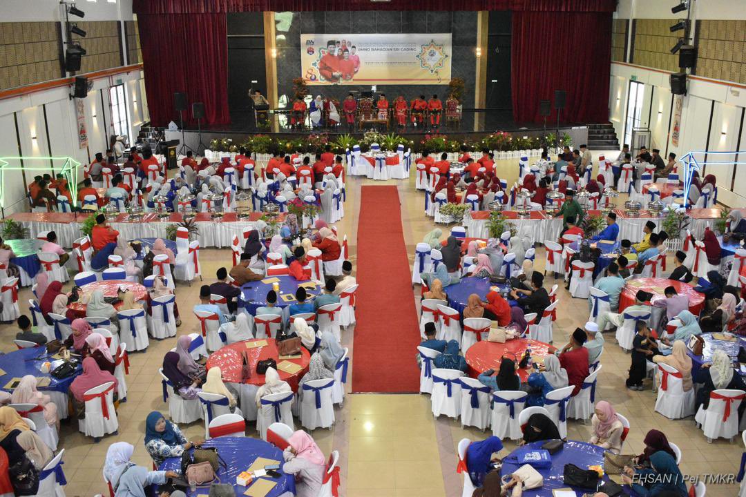 ahmadmaslan's tweet photo. Merasmikan Taklimat Persidangan Secara Berkelompok Cawangan #UMNO & Sayap Bhg #SriGading pada Sabtu 5/4/26. Juga hadir Majlis #HariRaya.
Terima kasih Datuk Lassim Burhan & AJK. Teruskan usaha agar 2 DUN Pt Raja & Pt Yaani kekal kemenangan #BN dlm PRN #Johor yg tidak lama lagi. https://t.co/X12XSYYZTN