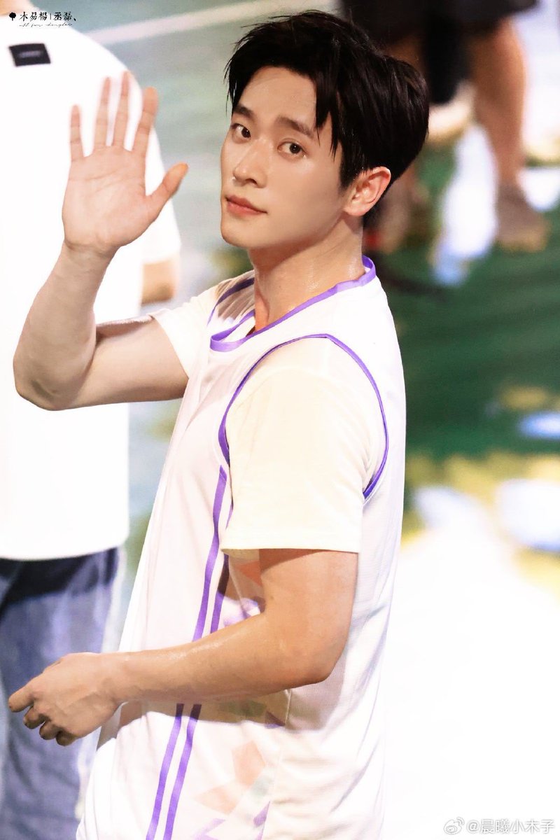 พี่เหล่ยลุคนี้ให้เลยรุ่นพี่มอปลายเล่นกีฬาละมีแต่สาวๆรุมกรี๊ดดดด