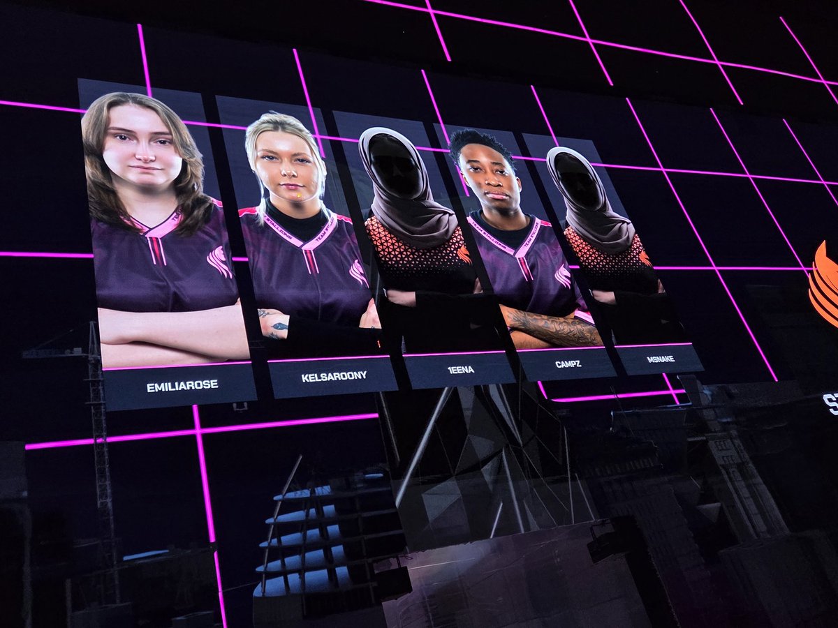 OMiT Emi tweet media