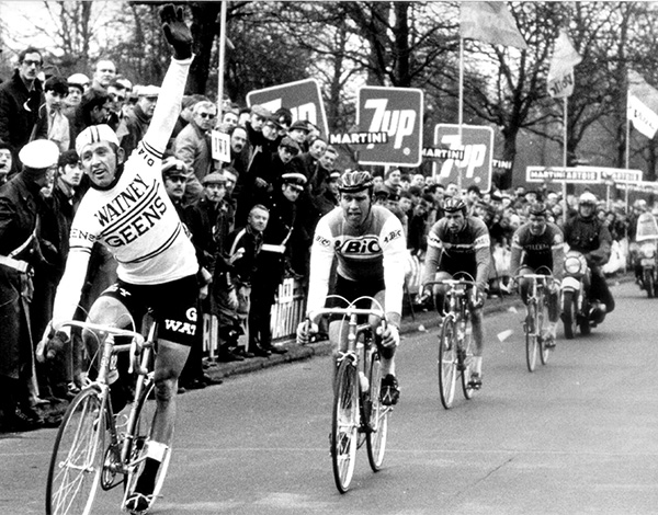 NoahvPutten's tweet image. When Verbeeck signed with Geens - Watneys in 1970, he took this mentality with him. He trained in Belgium all week, but then had to go to Sicily for a training camp with his team. Geens did think training camps were a part of modern cycling, so their team leader had to obey. 27/X