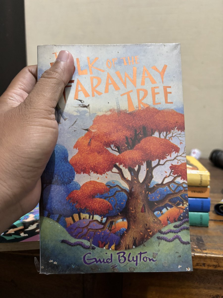 kalabookstore's tweet photo. Paket buku enid Blyton (preloved)
- paketan (6 judul buku)
- semua bahasa inggris 
- ada 3 soft cover 3 Hard cover
- buku cetakan lama masih bagus dan layak baca
- bisa cek kondisi buku 
Harga 120k (6 buku)

Untuk co bisa via https://t.co/TWePC0RvlB https://t.co/YhufDJtsVS