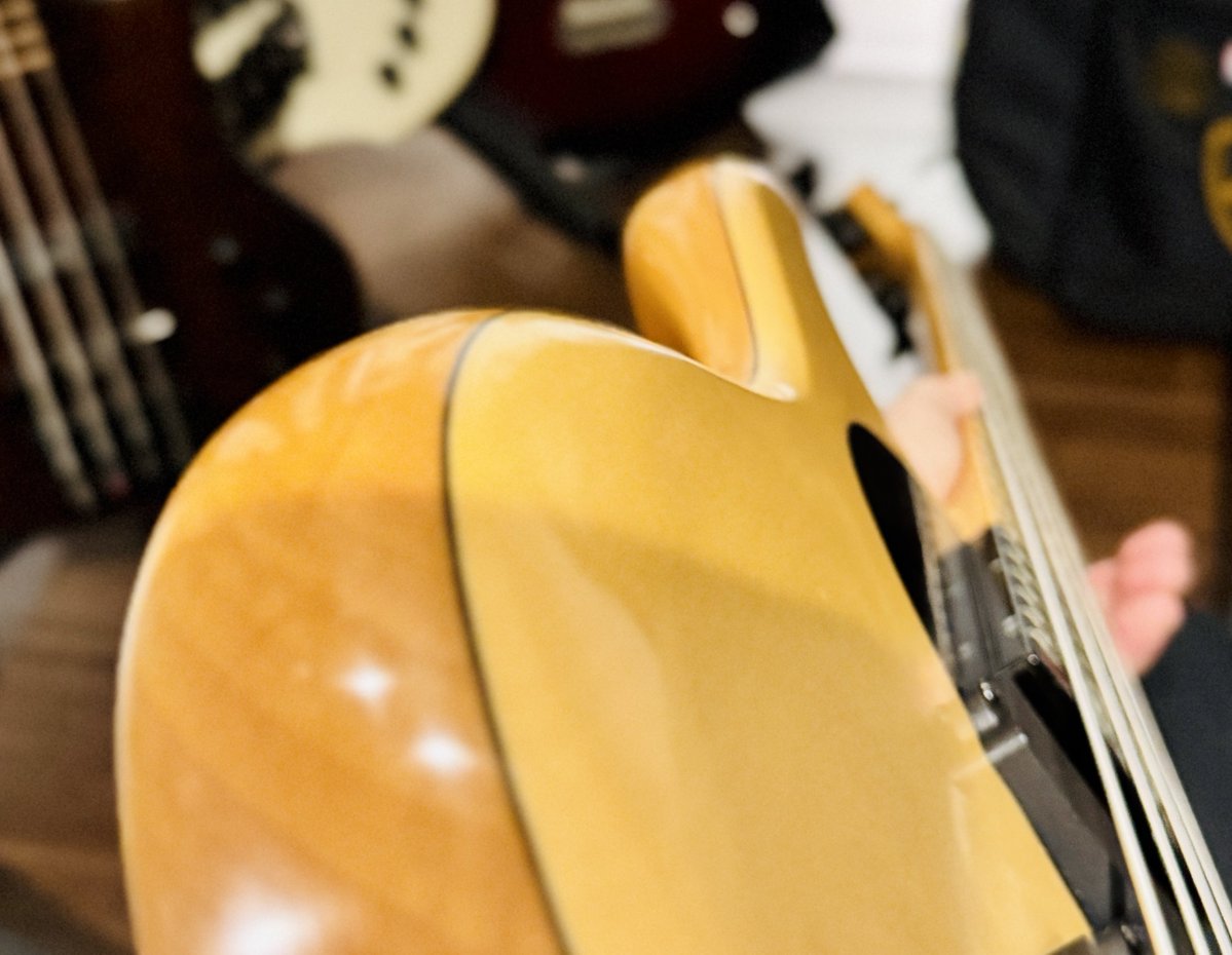 bigboss629's tweet image. ネットで調べても同じタイプの情報が全然出ないベース😂
指板の組み合わせ(塗装ではない)とか裏の窪み方とかボディの丸みとかやっぱりすき

#bass
#fodera