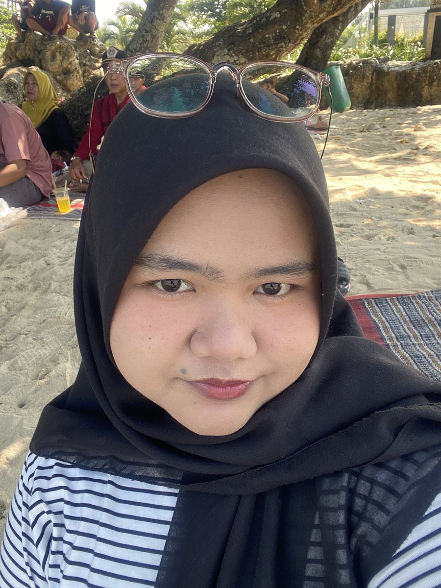 • Niki tweet media