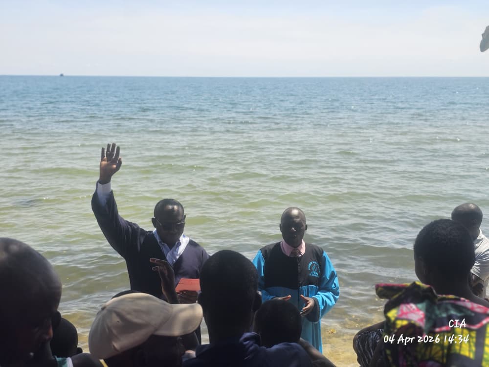 aayp_uganda's tweet photo. 🙏 42 souls baptized in Kalangala!

A powerful moment of faith &amp; transformation.

To God be the glory ✨

📲Thanks for supporting this mission @awr360 @HopeChannelUg @CentralUganda @UgandaAdventist @OgwalImmanuel 

#AAYPUganda #Baptism #MissionImpact https://t.co/GtYZ0IBGpG