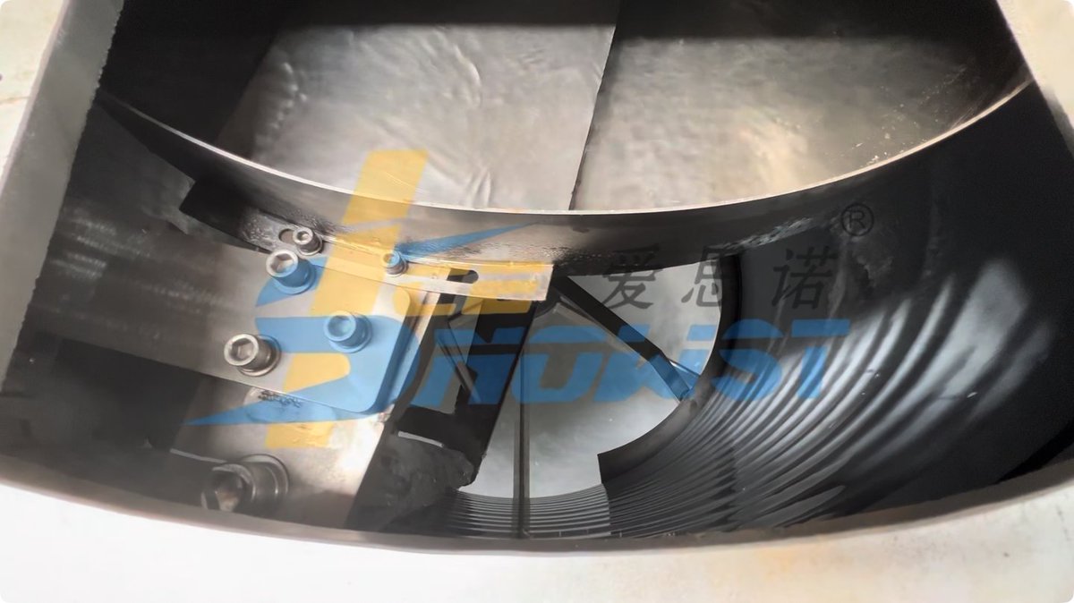 Icesnow961963's tweet image. Professional flake ice maker delivers dry and clean flake ice, perfect for food preservation. #flakeicemachine #flakeicemachinefactory