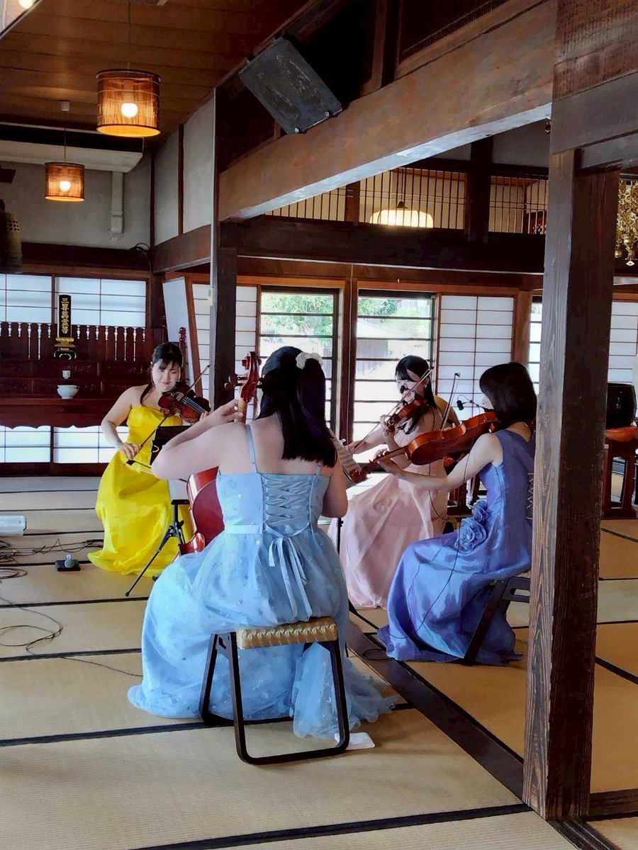 QuartetArco's tweet photo. 桜舞い散る素敵なお寺にて、弦楽四重奏で演奏させていただきました🌸
春にちなんだ曲を中心にお届けいたしました。
たくさんのご来場、誠にありがとうございました✨

#カルテット・アルコ
#カルテットアルコ
#弦楽四重奏 https://t.co/gbyQZzG4S8