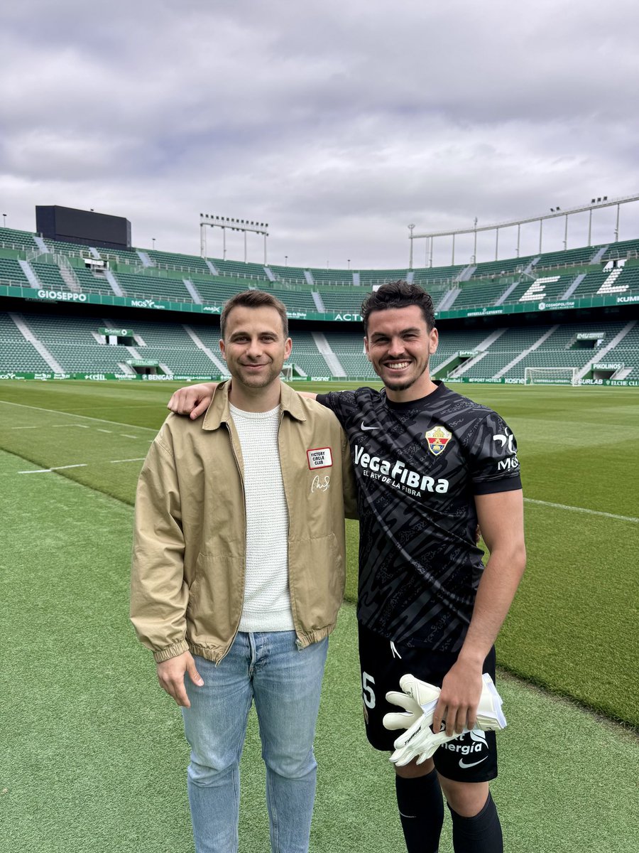JoanCompte25's tweet photo. Bienvenido al #TwoFiveSquad, @ituu_1 🧤

No todo llega a la primera, pero con trabajo y honestidad, todo acaba llegando.

A por esta etapa juntos, Itu 💪🏻  
Paradas, victorias… y mucho más.

@twofivegloves https://t.co/TDHpCNCwnz