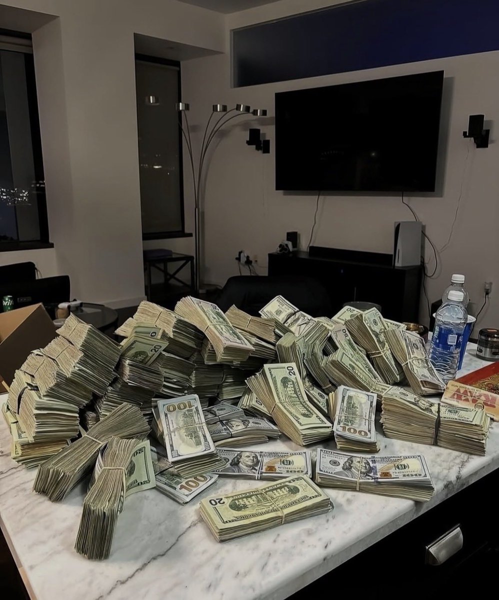 User Di£gO tweet media