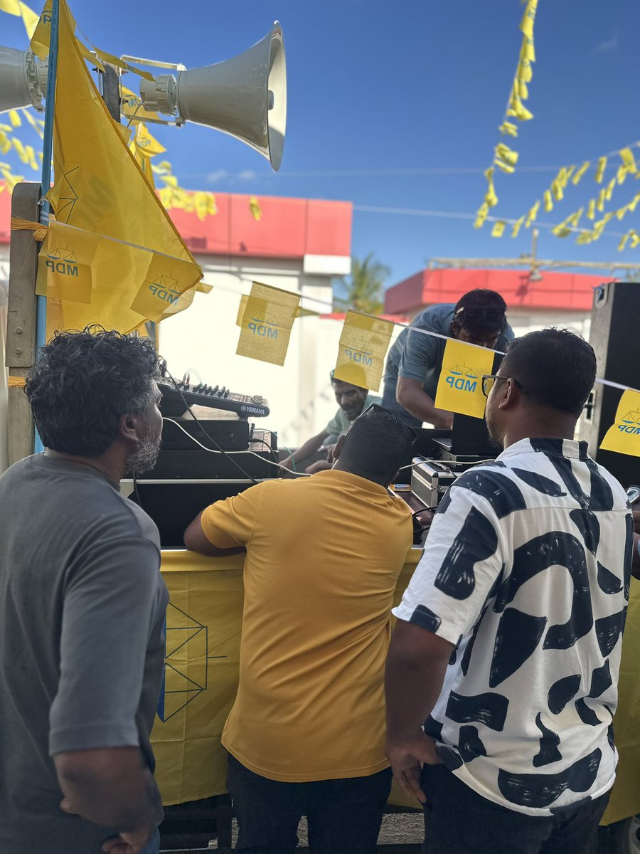 Naseem_Naufal's tweet photo. ޝުކުރިއްޔާ ތިނަދޫ ސިޓީ 💛
ވެހިކަލްބުރު ފެށުމަށް ތައްޔާރުވަނީ
#LCE26
#THINADHOO https://t.co/y9BpoDYunx