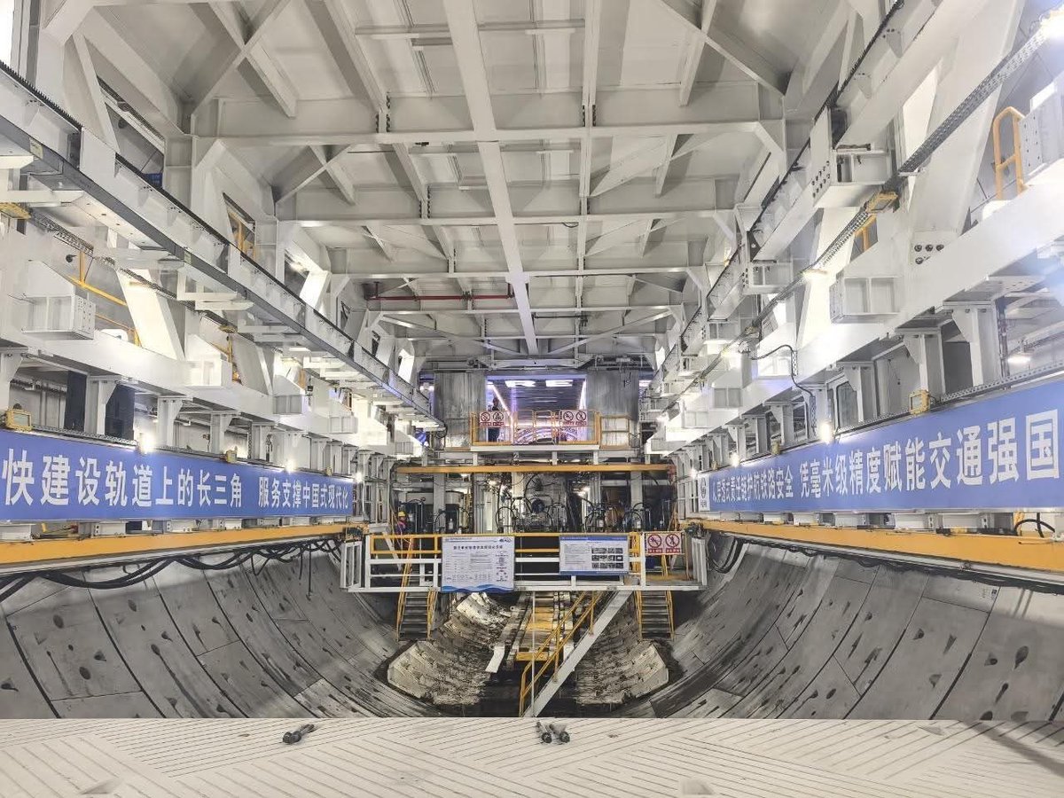 艾中华 tweet media