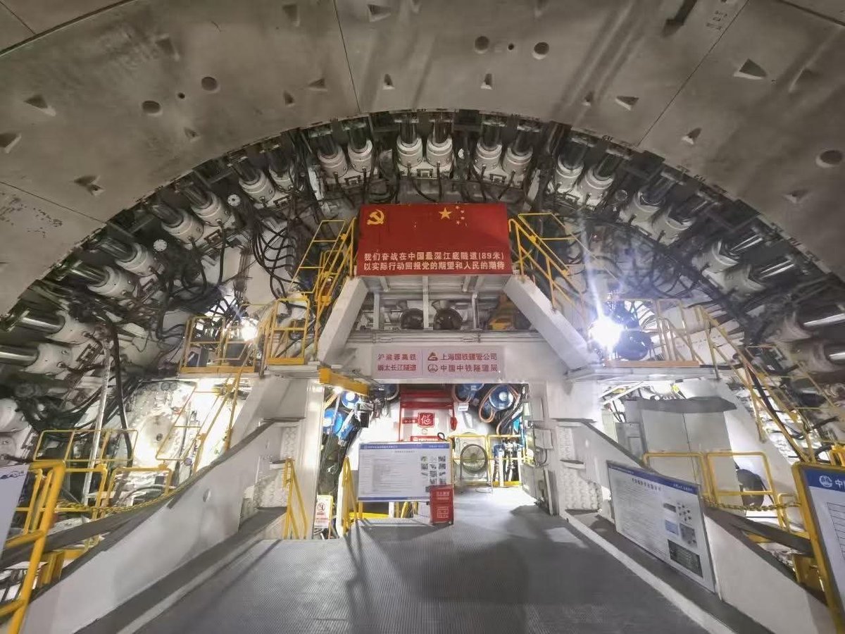 艾中华 tweet media