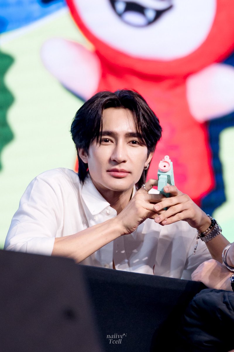 naiivetcellcEM's tweet photo. พี่ยิงหนุได้เลยค่ะ ยิงมาที่กลางหัวใจหนุได้เลย

#EarthPirapat 
#GMMTVFANIVAL2026xEarthMix https://t.co/95Gu815379