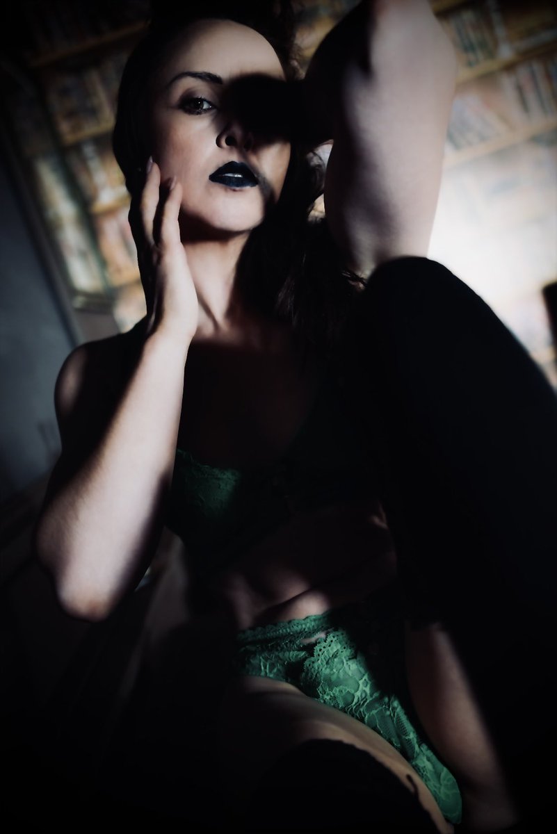 KINKY_KITTY_PLAYS tweet media