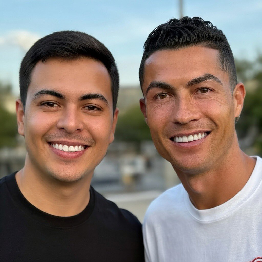 ganievJr's tweet photo. Akam sila karochche🤩🤩🤩 @Cristiano https://t.co/q3rQVgHXqO