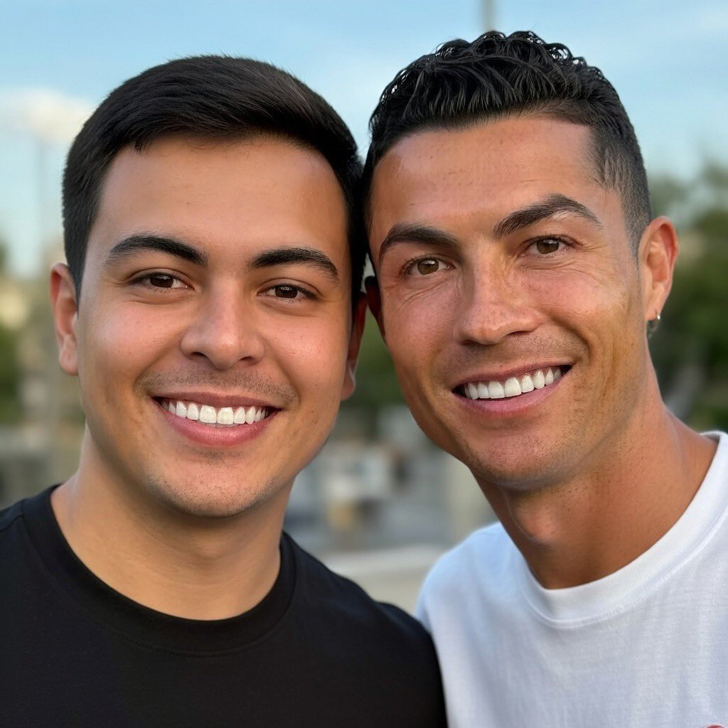 ganievJr's tweet photo. Akam sila karochche🤩🤩🤩 @Cristiano https://t.co/q3rQVgHXqO