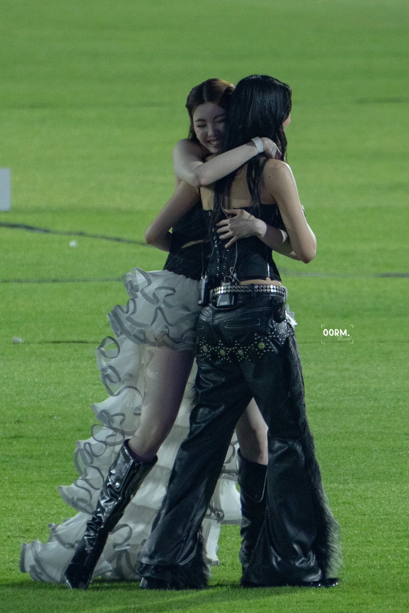 RED 🌿 tweet media