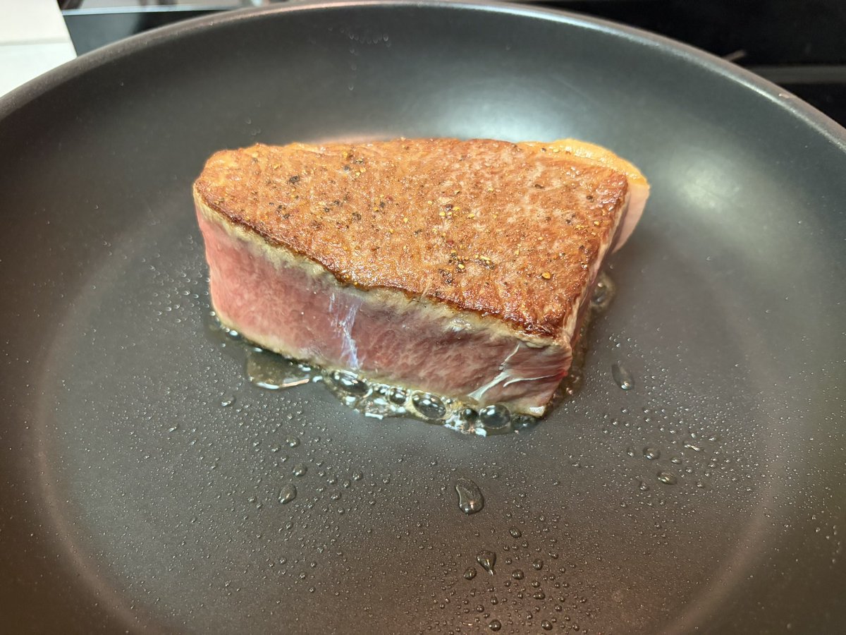 yoschi_s tweet media