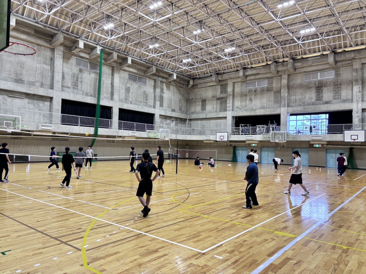HU_ThreePoint's tweet photo. 本日はスリーポイントの新歓に新入生が来てくれましたー！
来てくれた方、ありがとうございました😊

次週は、10日の金曜日にモルック、12日の日曜日室内スポーツを行いますので是非お越しください！

次週から室内スポーツは投票制にしますので、是非新歓グループに入ってください！

#春から広大 https://t.co/Se47FC6vQb