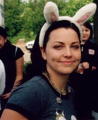 DailyAmyEv tweet media