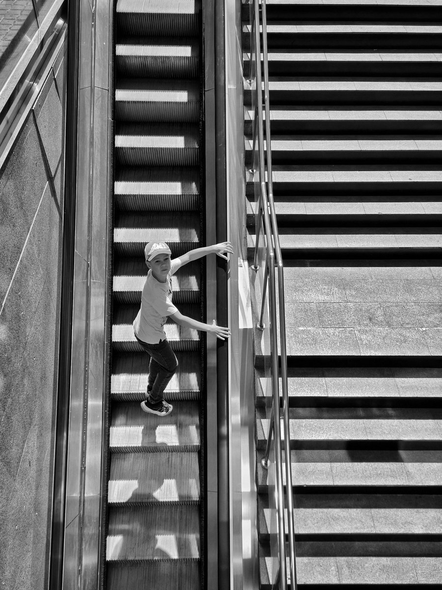 JazzCfree's tweet image. PHOTOGRAPHY:
Up.

Barcelona.

📷 Photo by JazzC.

#fotosconmoviljazzc #mobilephotography #streetphotography #Barcelona