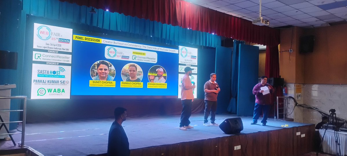 deepeshmi's tweet image. Real talk about the creator life. 🎥 The YouTube panel is discussing the fine line between consistency and burnout. So refreshing to hear the 'dark side' of the hustle! 🧘‍♂️🎬 

#YouTubeGrowth #WebFair #WebFairMeetUpwebfair