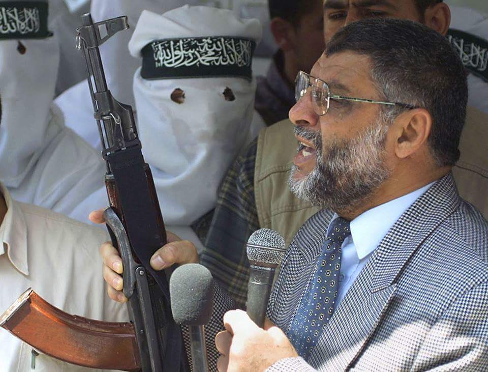 Étalé space tweet media