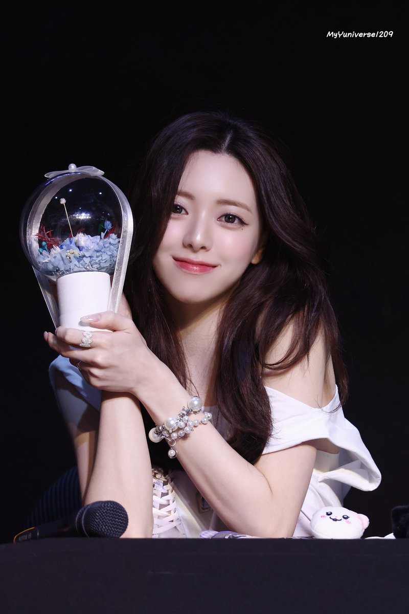 260405 팬싸

2주 동안 고생 많았당 우리 유나 
덕분에 행복했어🌸 사랑해🫶🏻

#ITZY #MIDZY <a href="/ITZYofficial/">ITZY</a>
#YUNA #유나 #YUNA_IceCream