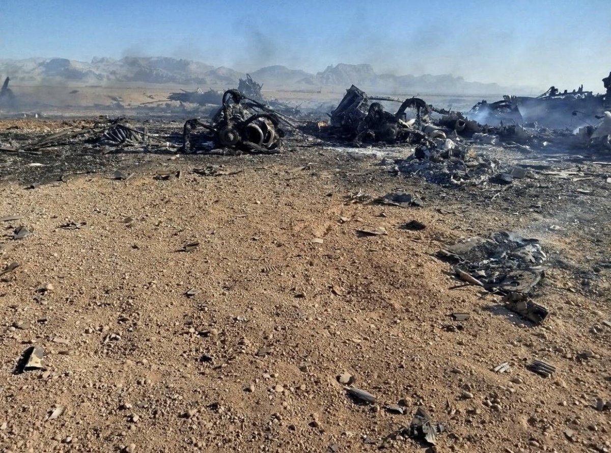 IRANinNorway's tweet photo. #Tabas repeats itself.
Footage shows #U.S. intruding aircraft destroyed by #Iran’s armed forces—a clear message of strength and readiness.
Any aggression will be met with a decisive, punishing response.
The “Great Satan” will be exposed once again. https://t.co/yEpI8kpAco