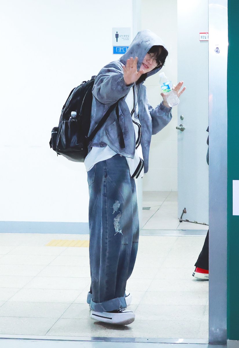 새벽📸 tweet media