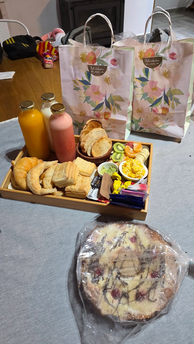 TorresRodrigo67's tweet photo. Buenos días y felices pascuas #estefinde desayunando en las cabañas de Mina Clavero y ya nos volvemos a Rosario...saludos https://t.co/lYvVYBP8Rh