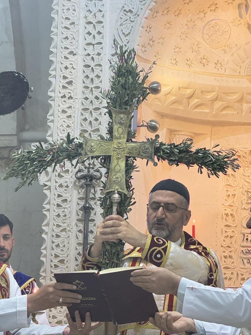SyriacPress's tweet image. Palm Sunday service in a Syriac Orthodox church in Medyad (Midyat), Tur Abdin  

Image: Facebook Mor Hobil &amp;amp; Abrohom Monastery
#Syriacs #TurAbdin #Turkey #PalmSunday #Christians