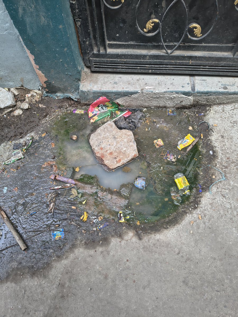 AliAkberb's tweet photo. 🚨 This issue in Chaderghat is NOT resolved despite being marked “Solved” in the system.
Sewage water is still overflowing on the road, creating serious health and hygiene risks
Immediate action required.
@GHMCOnline @HMWSSBOnline @CommissionrGHMC @TelanganaCMO @KTRBRS https://t.co/iIhr0naFRD