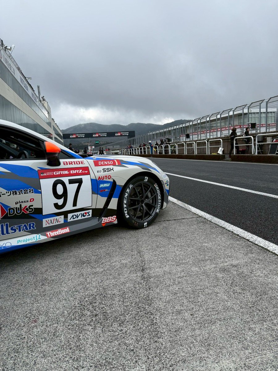 Tomoki__1025's tweet photo. 今年も神奈川トヨタからGR86BRZCUPに参戦します。

開幕ダッシュを決めたいところではありましたが、またもや予選で黄旗によりタイム抹消。

昨年と合わせてタイム抹消皆勤賞となってしまいました....そろそろこの悪い流れから断ち切りたい。

車の調子は悪くないので、腐らずがんばります。 https://t.co/HgaGIfeNV6