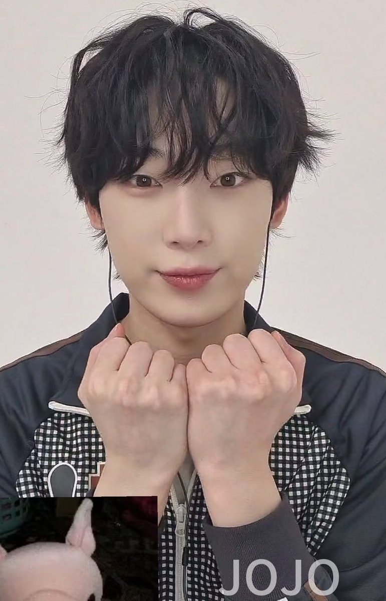 this being the same person its insane 😭