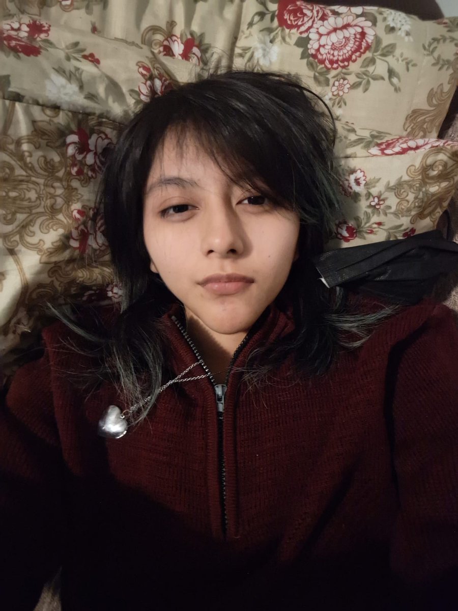 hola, volví de mis vacaciones solo para presumirles que tengo un novio super hermoso y que amo mucho y que porfavor nos casemos y que se llame Maite