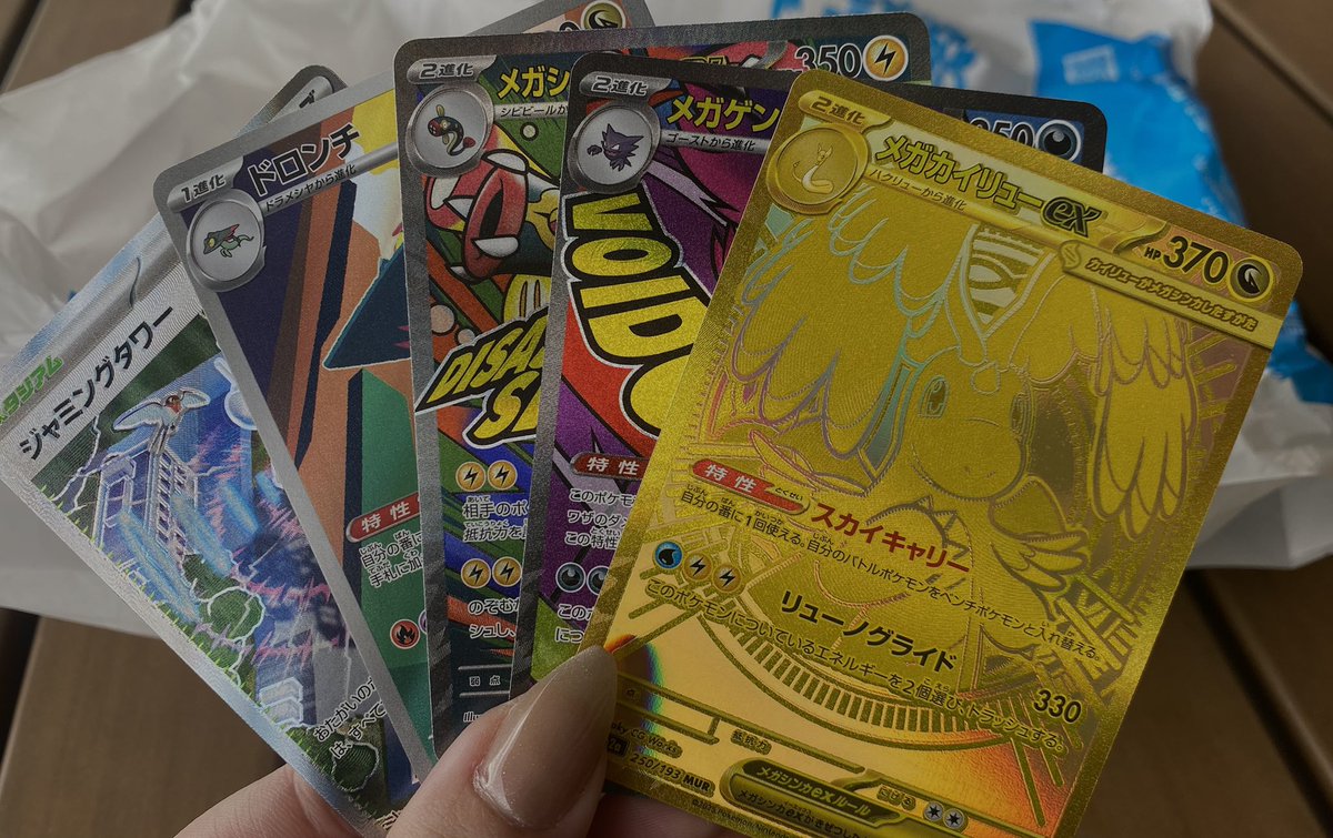 もちこ tweet media