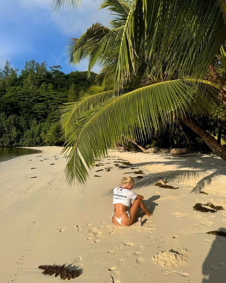 𝒞𝓁𝒶𝓈𝓈𝓎 tweet media