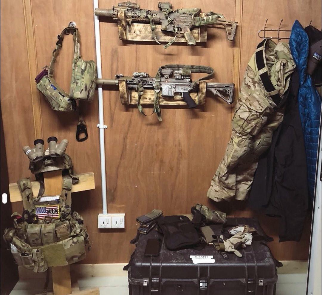 tacticalporn's tweet image. 🇺🇸24th STS #USAF, los protas en Irán

🚩SIG LVAW suprimido con:
-🎯Aimpoint Micro T2
- Laser L3 LA5

🚩HK 416 con:
-🎯Aimpoint Micro T2
-🔍Magni. EOTech G33
- Laser L3 NGAL
- Rail Geissele SMR
- Supresor Surefire
- Culata Magpul CTR

🚩🪖OpsCore + GPNVG-18

🚩Chaleco Crye JPC
