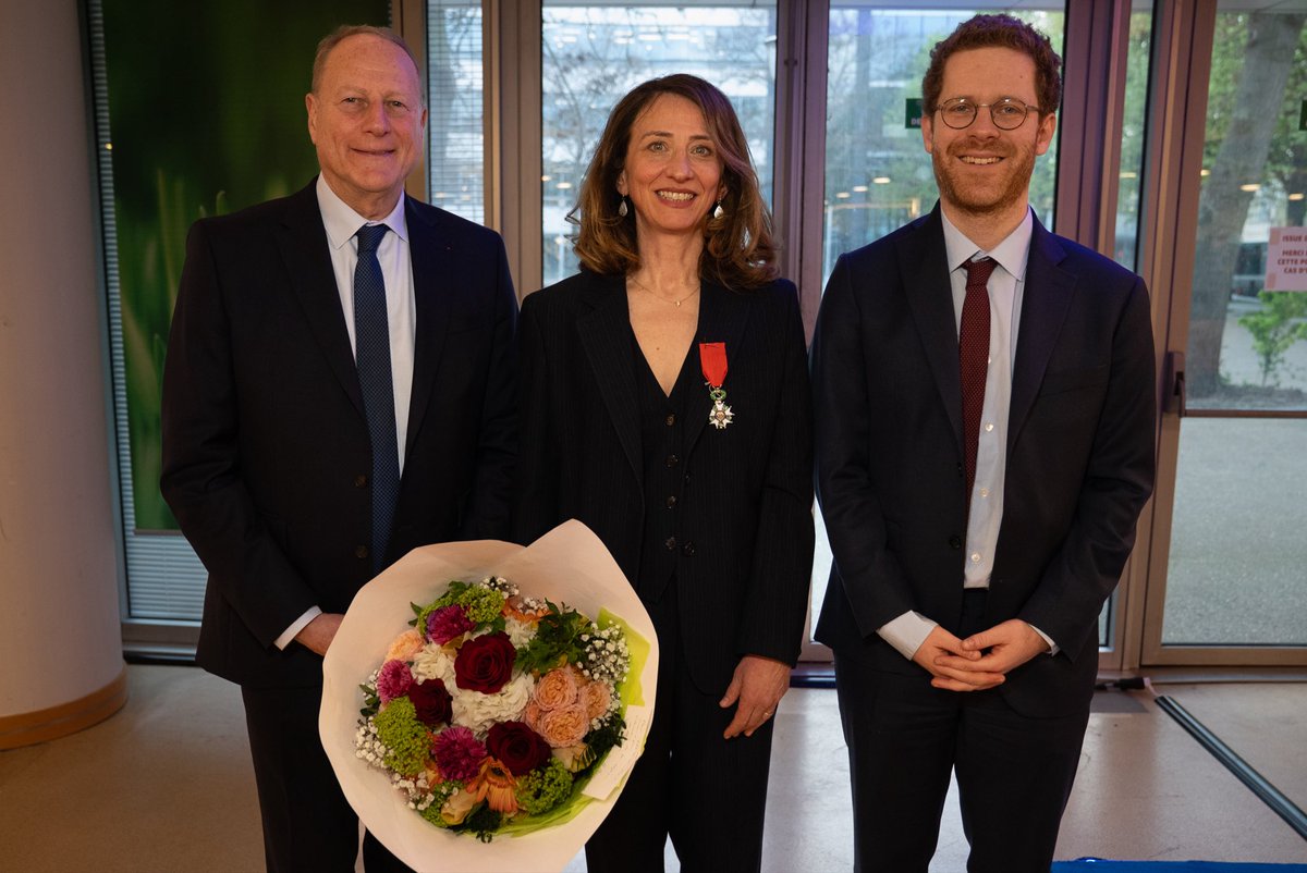 Remise des insignes de Chevalier de la Légion d’Honneur à <a href="/CartGrandjean_H/">Cart-Grandjean</a>, directrice de <a href="/HopitalPompidou/">Hôpital européen Georges-Pompidou AP-HP</a>, par <a href="/Amiel_David_/">David Amiel</a>, ministre des comptes publics, en présence de <a href="/Philippe_Goujon/">Philippe Goujon</a> #Paris15