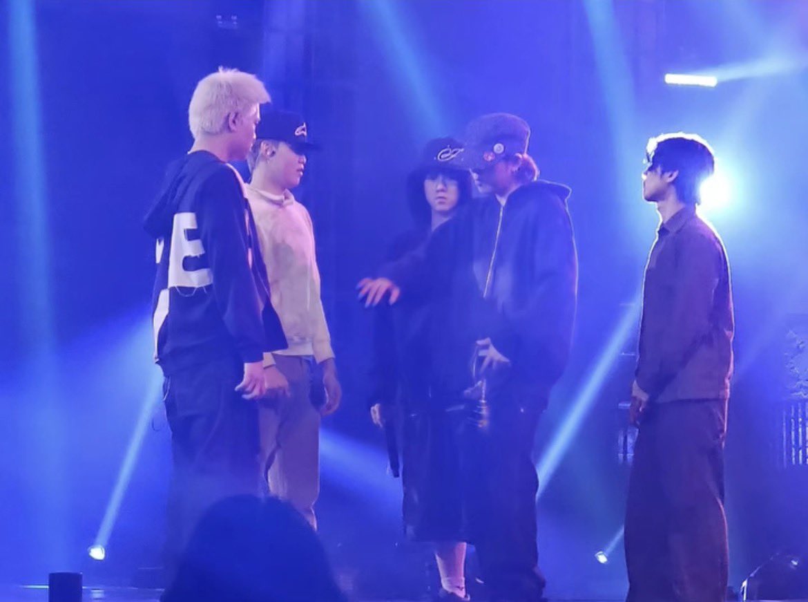 Em_BlockB3 tweet media