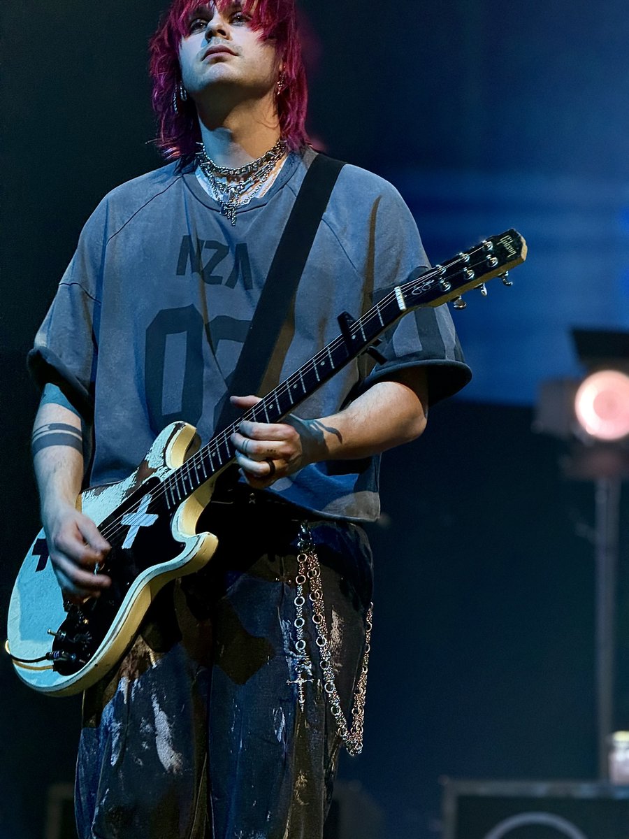 steph ✨ tweet media