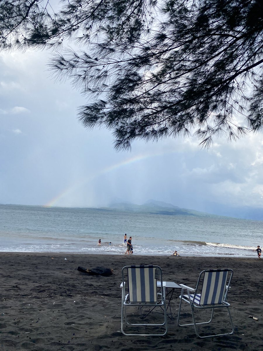 nindyags's tweet photo. Banyuwangi tu punya tempat tersendiri buat aku, kayak tempatnya healing yang gak rame tapi bikin penuh🩷✨ https://t.co/wbkx3JorjK